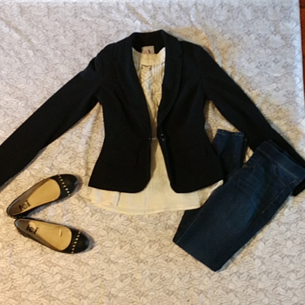 Candie's black blazer